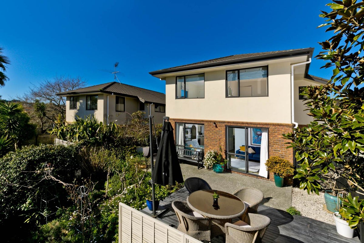 2/31 Orwell Road, Greenhithe, Auckland - Carousel 1