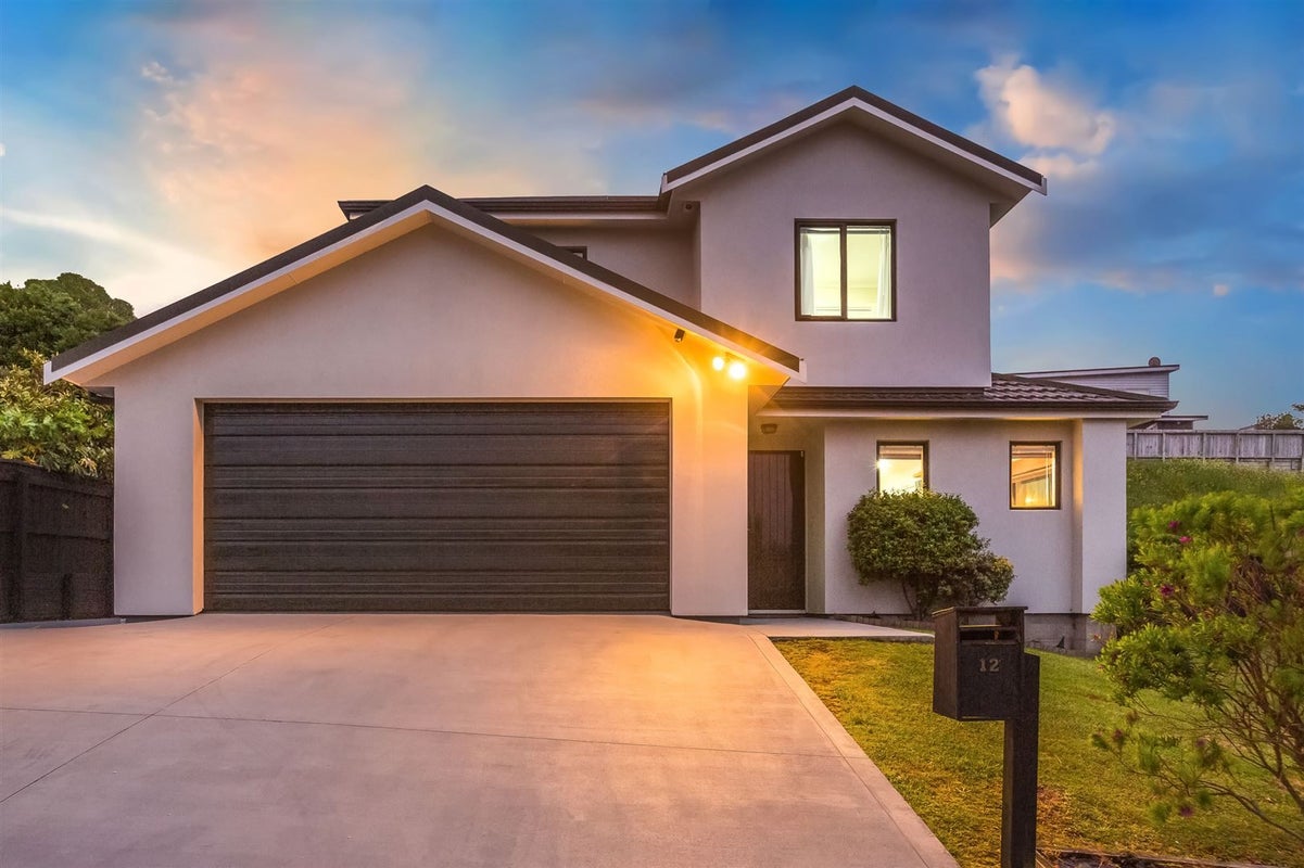 12 Tongariro Drive, Aotea, Porirua - Carousel 1