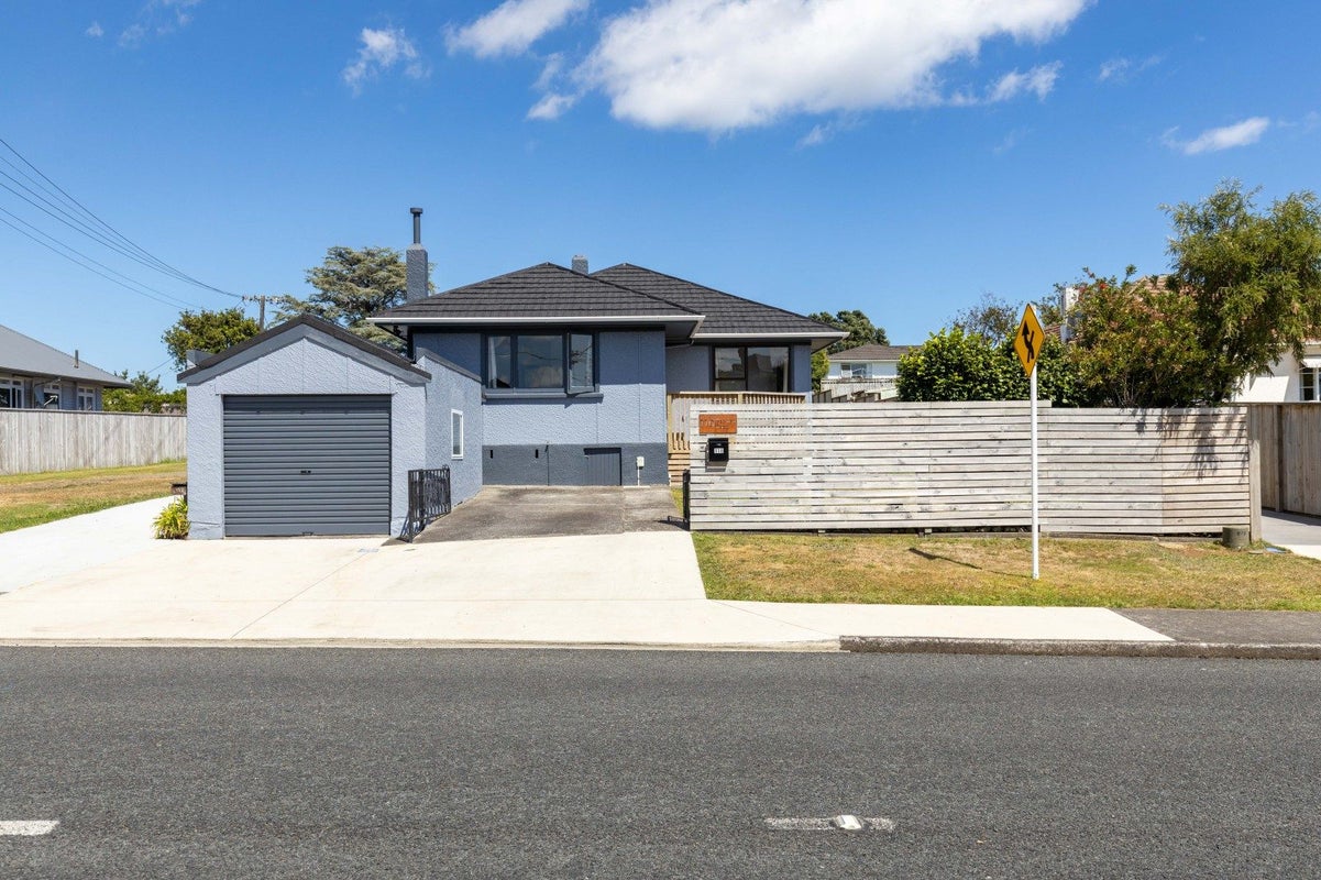 110 Seaview Road, Westown, New Plymouth - Carousel 1