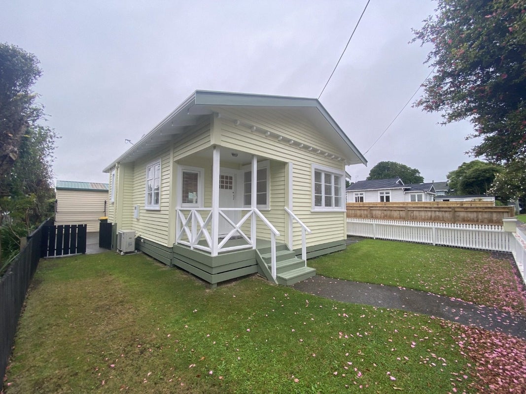 43 Ballance Street, Lower Vogeltown, New Plymouth - Carousel 17