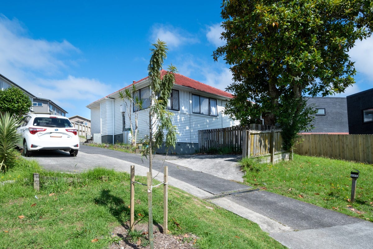 42 Sanft Avenue, Mount Roskill, Auckland - Carousel 1