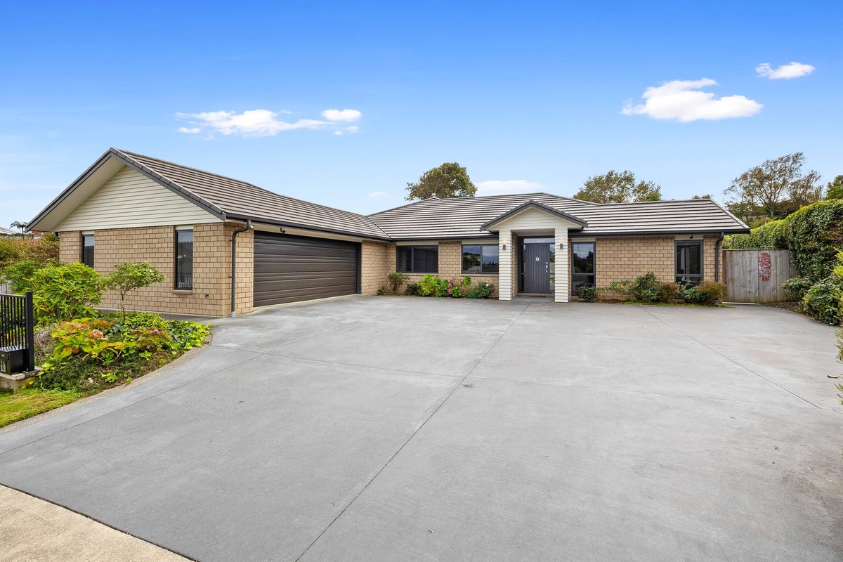12 Anderson Way, Highlands Park, New Plymouth - Carousel 1