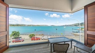 H202/326 Evans Bay Parade, Hataitai, Wellington - Carousel 1