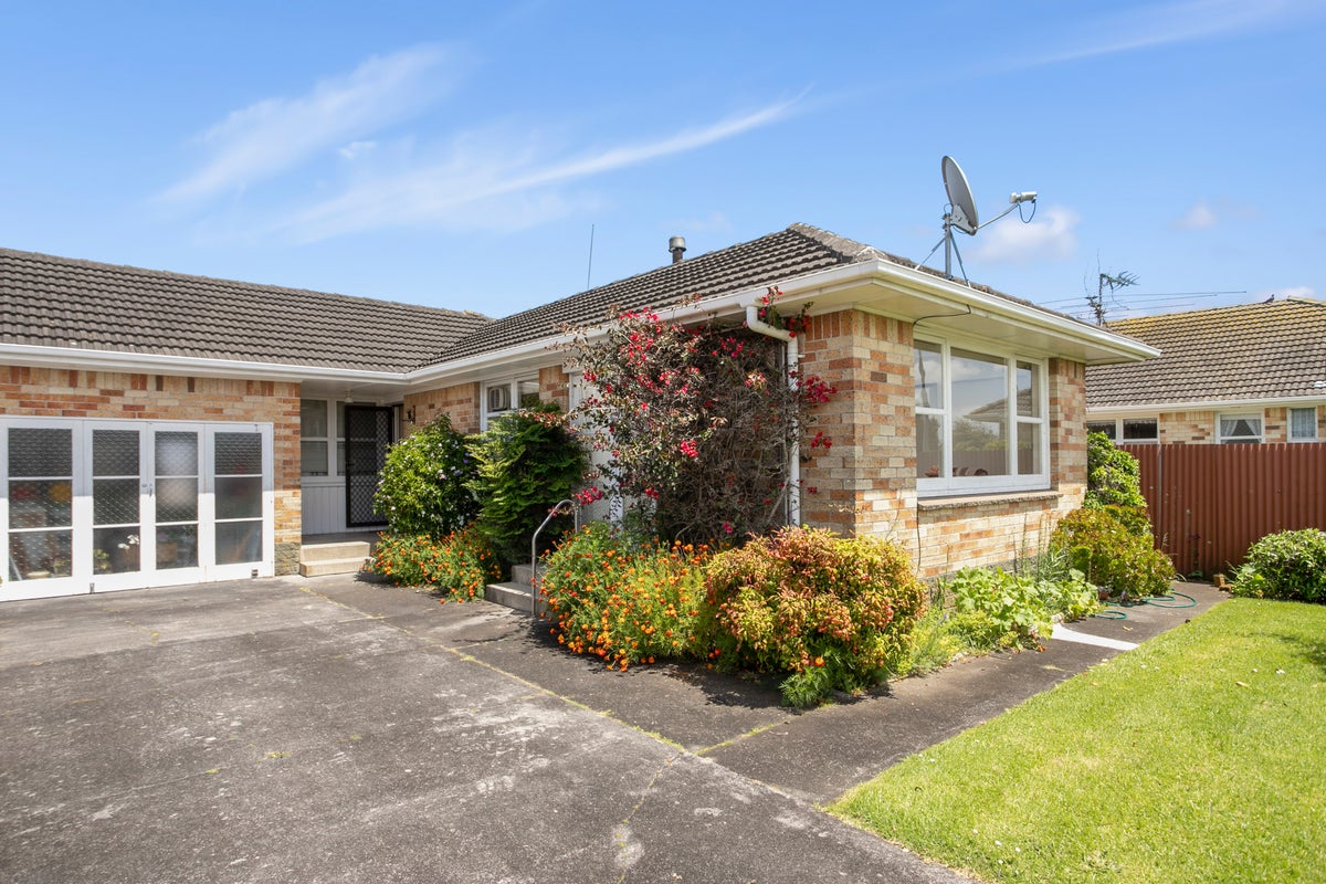2/3 Paton Avenue, Papatoetoe, Auckland - Carousel 1