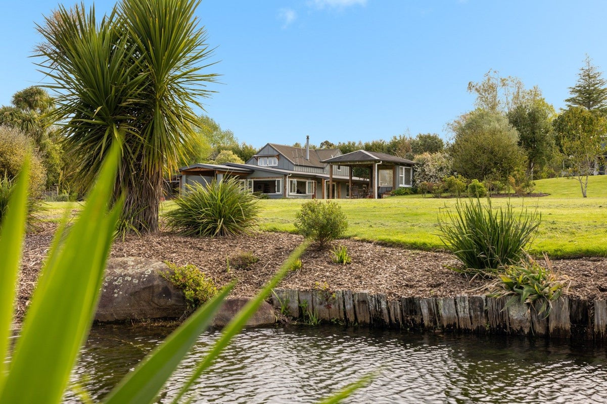 694D State Highway 2, Tahawai, Katikati - Carousel 1