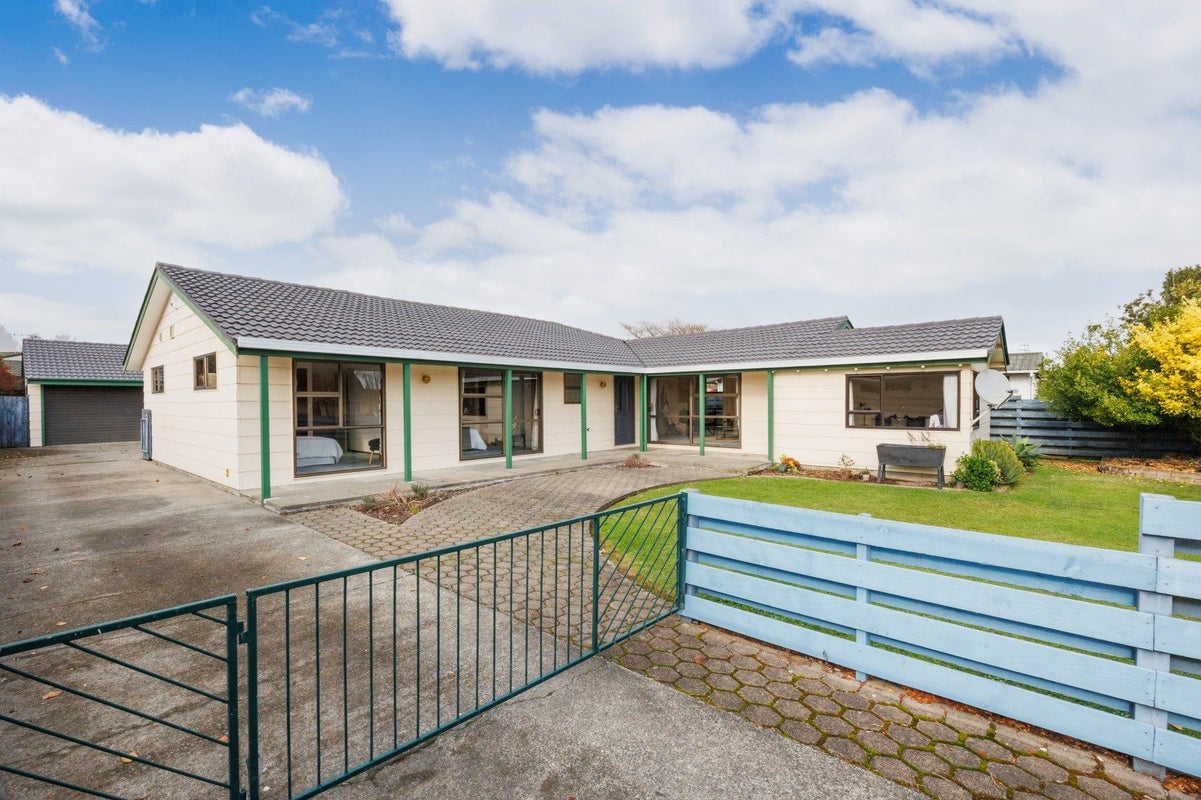 39 Pencarrow Street, Highbury, Palmerston North - Carousel 1