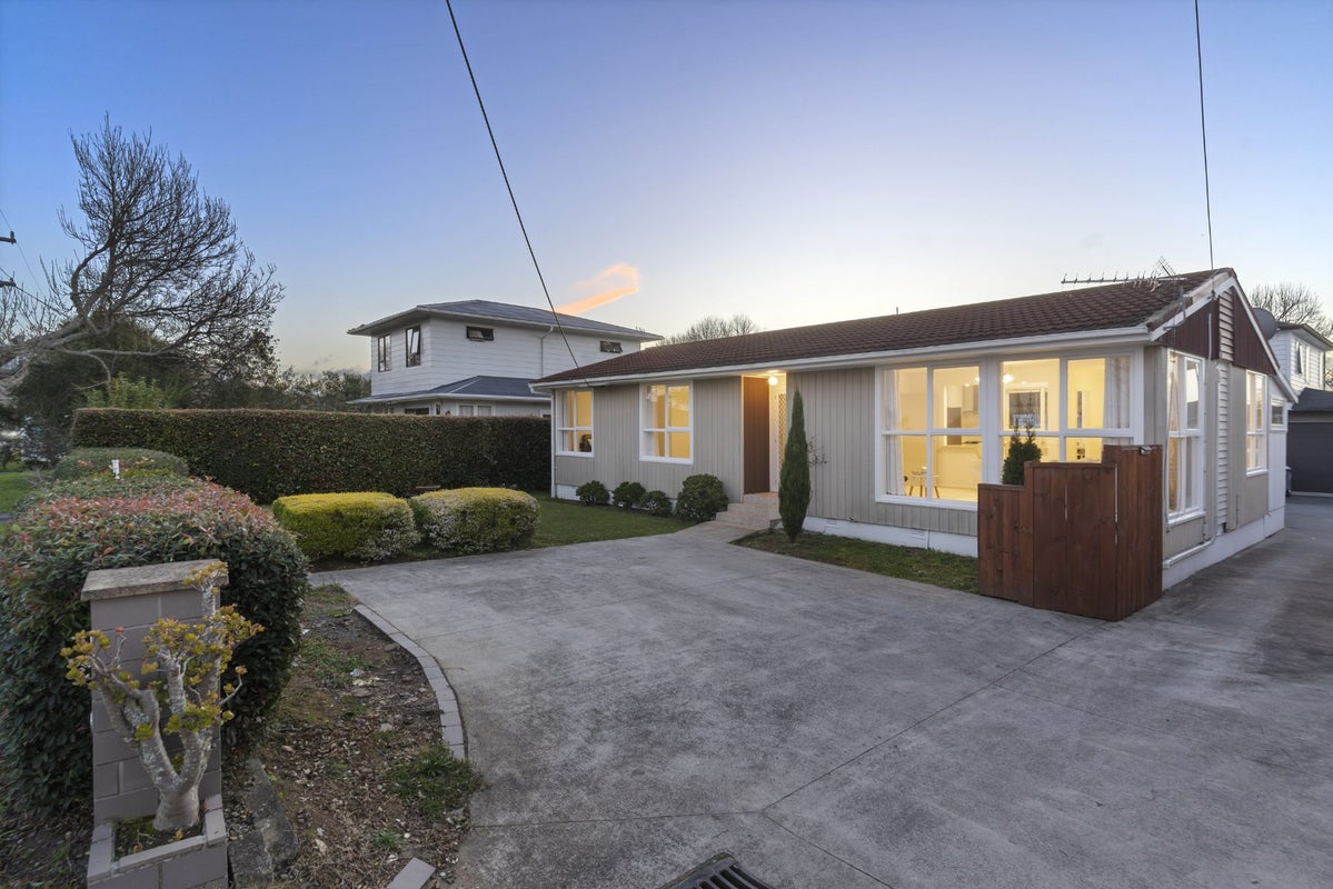62 Buscomb Avenue, Henderson, Auckland - Carousel 2