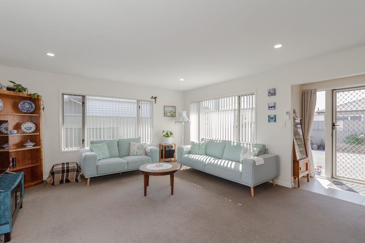1B Oxford Street, Taradale, Napier - Carousel 2