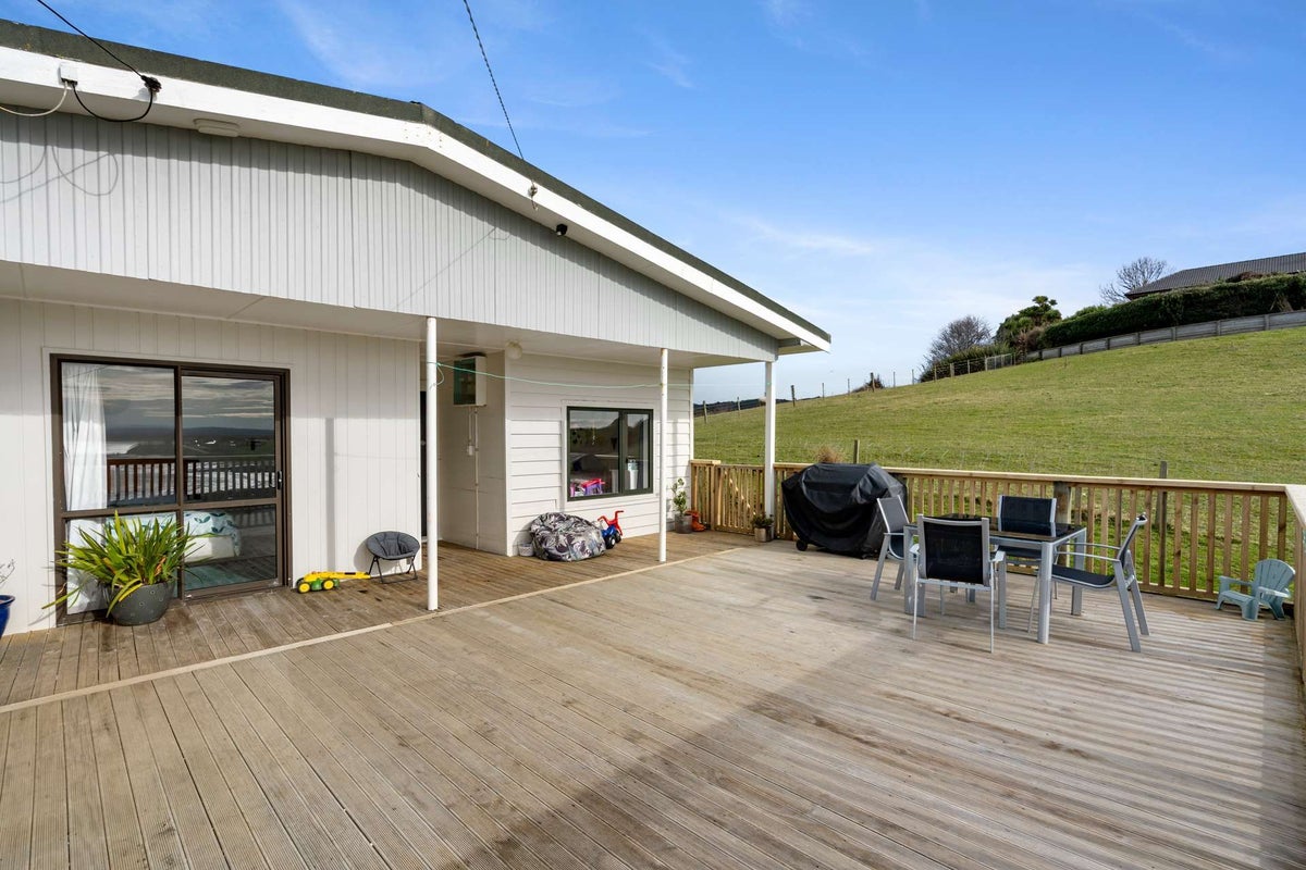 22 Esplanade, Kaka Point, Balclutha - Carousel 2