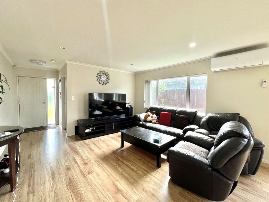 15 Yatterina Avenue, Takanini, Auckland - Carousel 2
