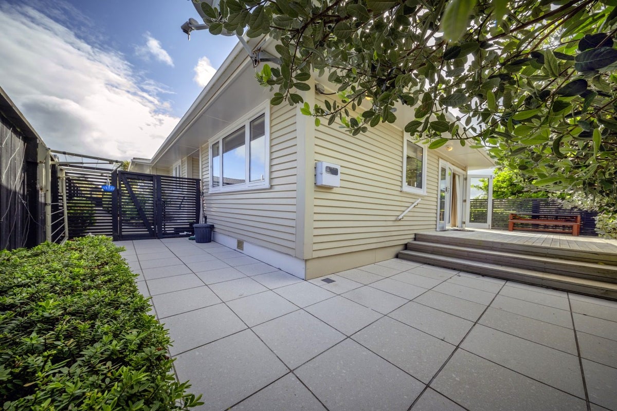 9A Wayside, Miramar, Wellington - Carousel 1