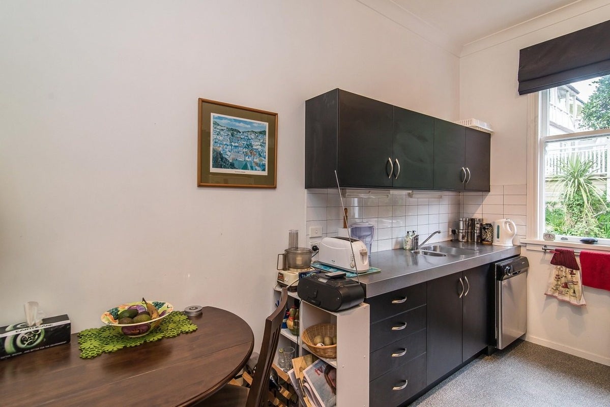2B RIXON GROVE, Mount VICTORIA, WELLINGTON - Carousel 2