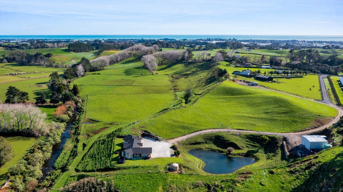 326 Paraite Road, Paraite, New Plymouth - Carousel 2