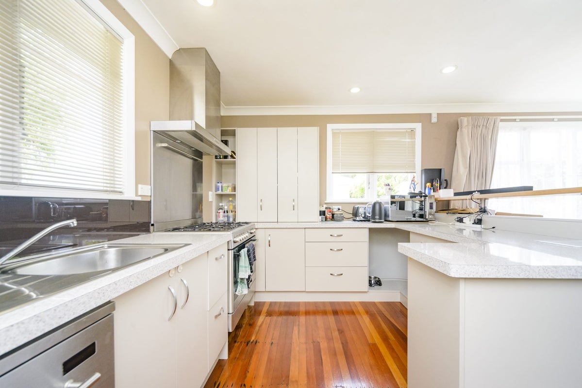 10 Richmond Avenue, Takaro, Palmerston North - Carousel 2