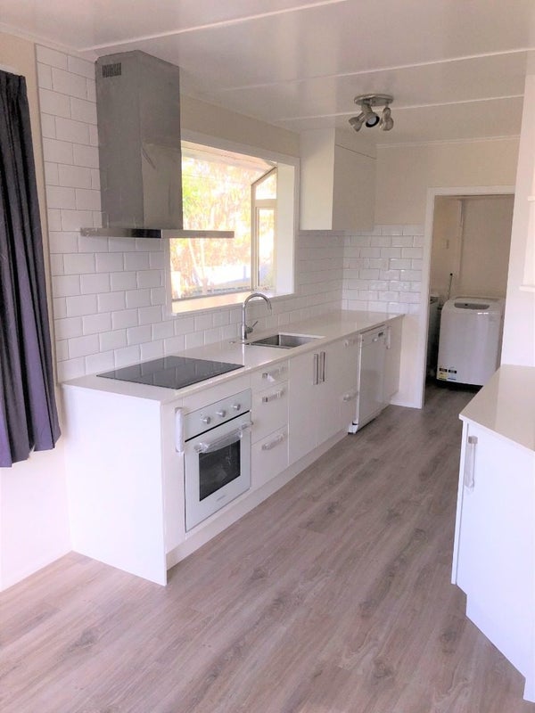 52 Mark Avenue, Paparangi, Wellington - Carousel 1