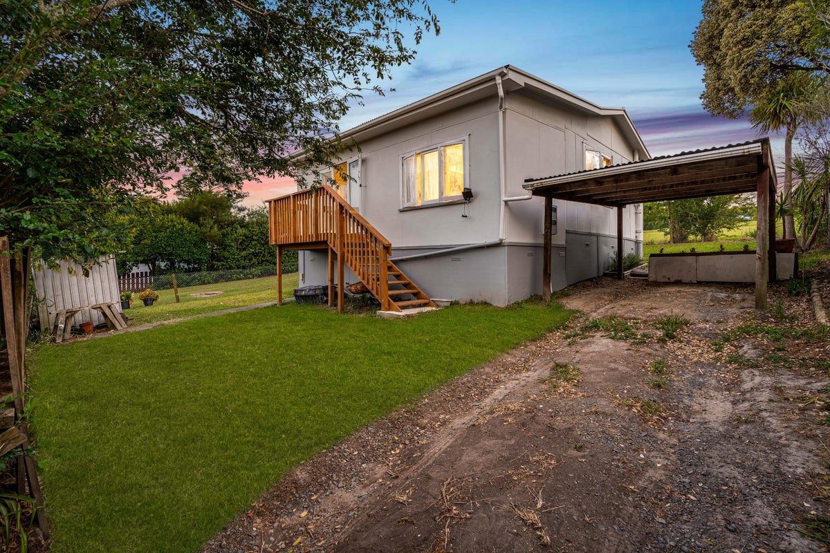 1/33 Lavelle Road, Henderson, Auckland - Carousel 2