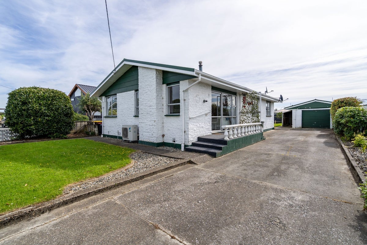 4 Drury Lane, Grasmere, Invercargill - Carousel 1