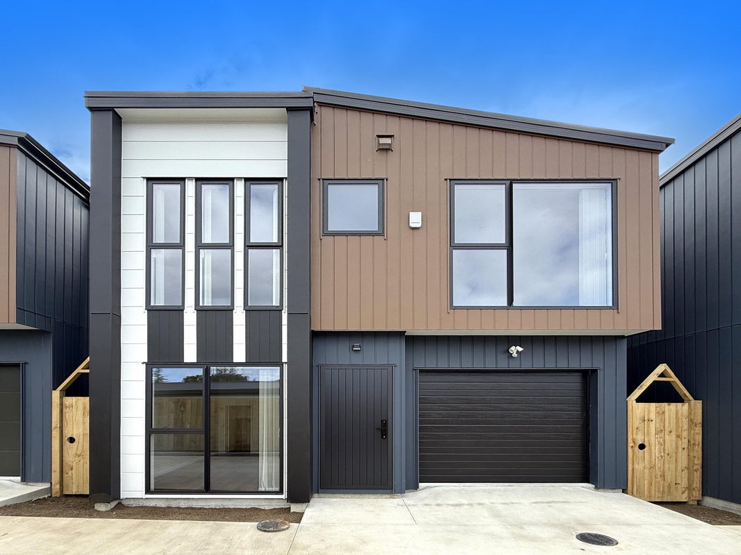 13C Lipton Grove, Opaheke, Papakura - Carousel 1