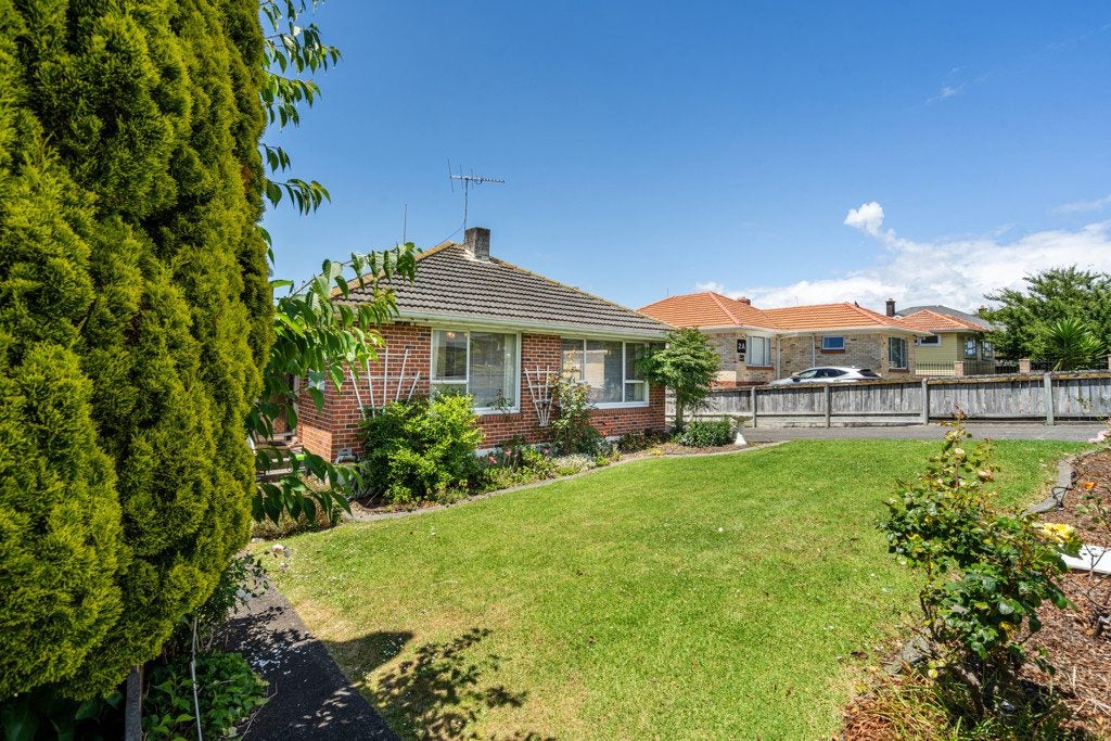 1/2 Willcott Street, Mount Albert, Auckland - Carousel 2
