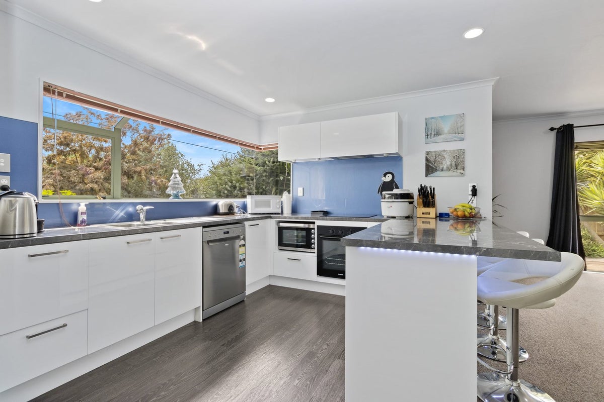 58 Discovery Drive, Flagstaff, Hamilton - Carousel 2