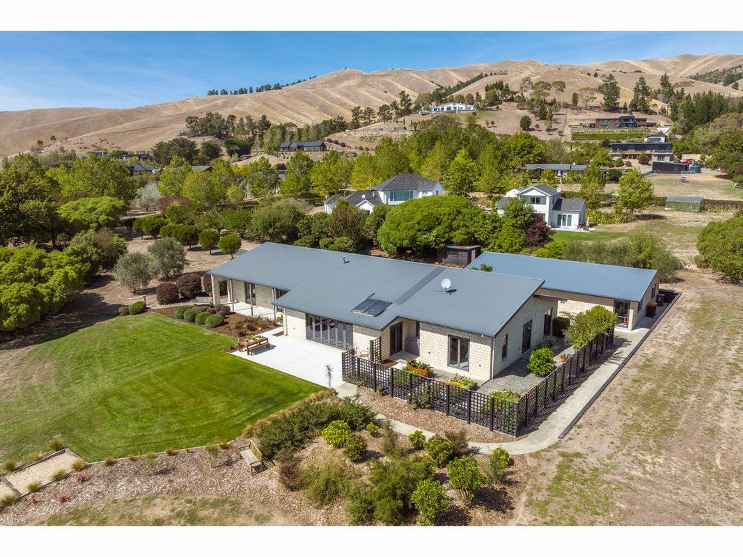 12 Dry Hills Rise, Riverlands, Blenheim - Carousel 1