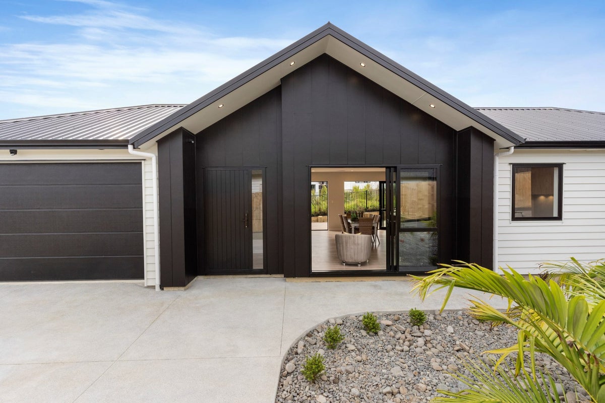 5 Kiokio Place, Swanson, Auckland - Carousel 2
