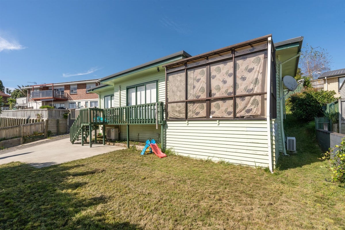 35 Livingstone Avenue, Nawton, Hamilton - Carousel 14