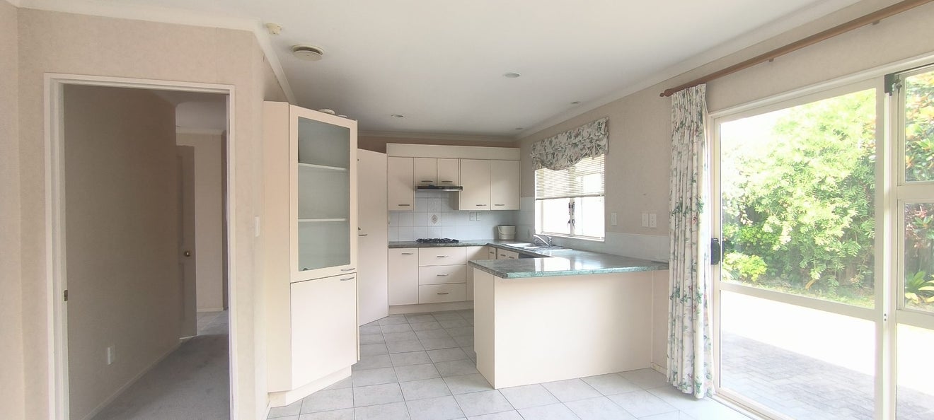 1/11 Athenry Place, Dannemora, Auckland - Carousel 1
