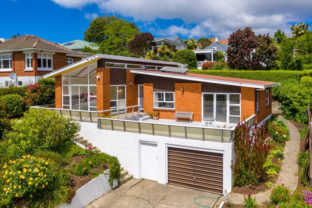 31 Cannington Road, Maori Hill, Dunedin - Carousel 1