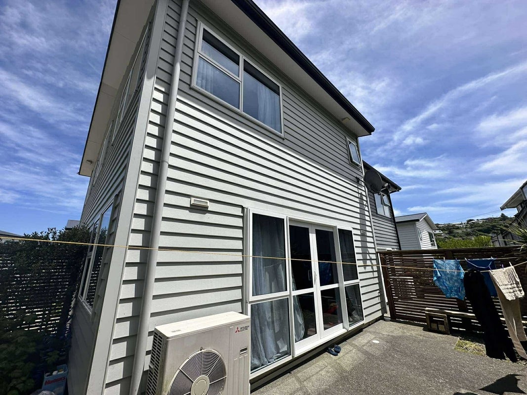 8/20 Glanmire Road, Newlands, Wellington - Carousel 2