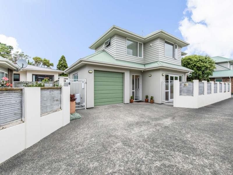 53A Oxford Street, Tawa, Wellington - Carousel 2