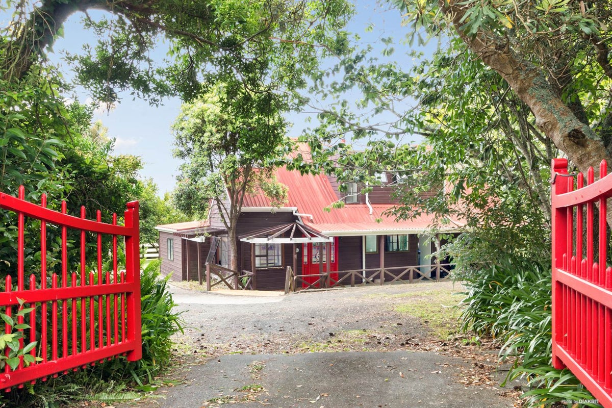 102 Victoria Avenue, Waiuku, Waiuku - Carousel 1