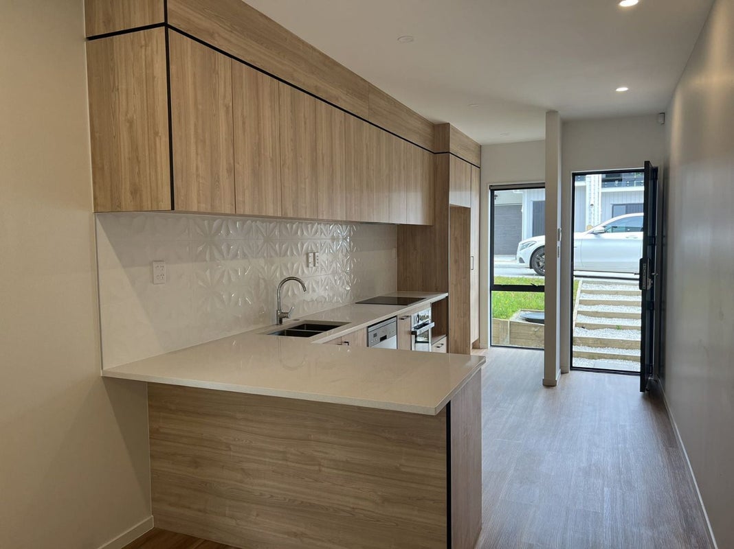 10 Korokio Lane, Henderson, Auckland - Carousel 2