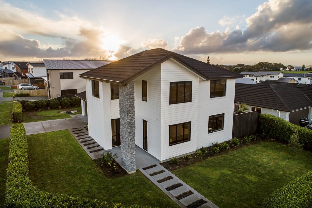 92 Intrepid Crescent, Beachlands, Auckland - Carousel 2