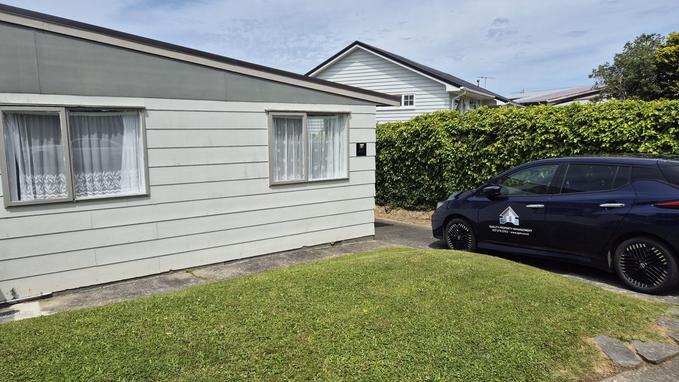 10B Camellia Terrace, Maungaraki, Lower Hutt - Carousel 16