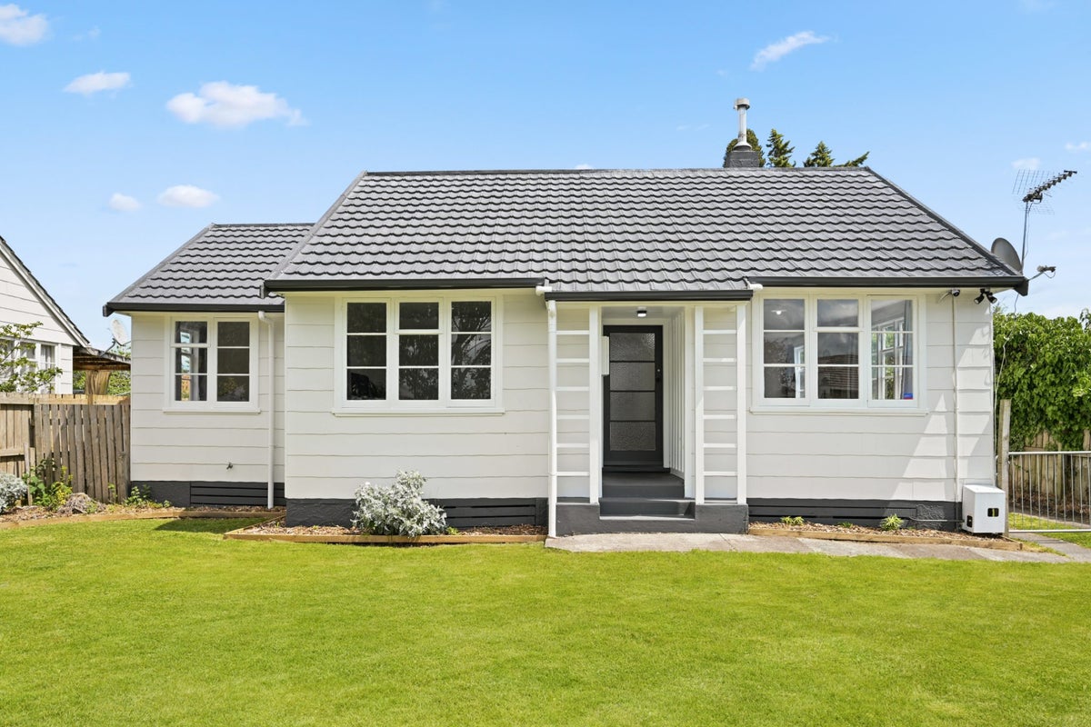 15 Paul Crescent, Fairfield, Hamilton, Waikato - Carousel 19