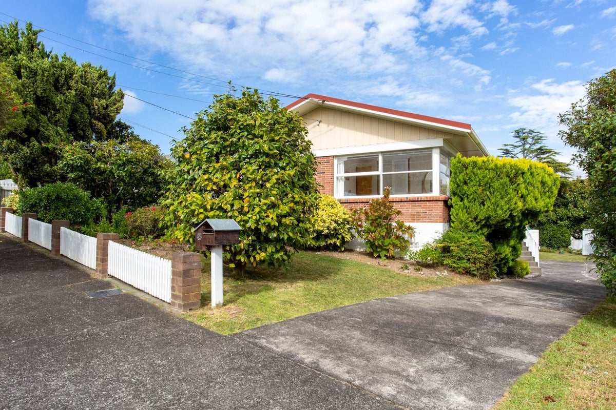45 Peter Buck Road, New Windsor, Auckland - Carousel 1
