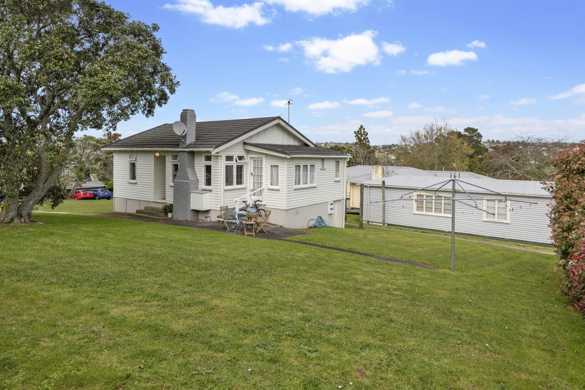 50 Woodlands Crescent, Browns Bay, Auckland - Carousel 2