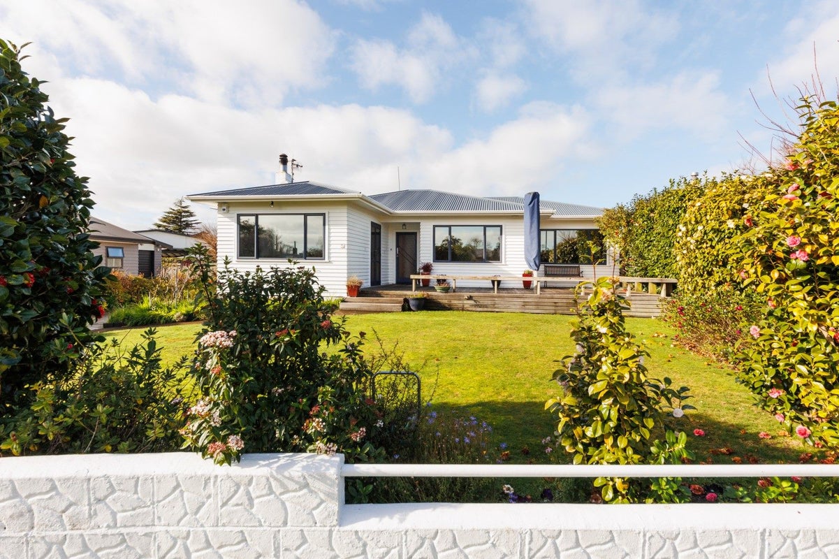16 St Albans Avenue, Hokowhitu, Palmerston North - Carousel 1