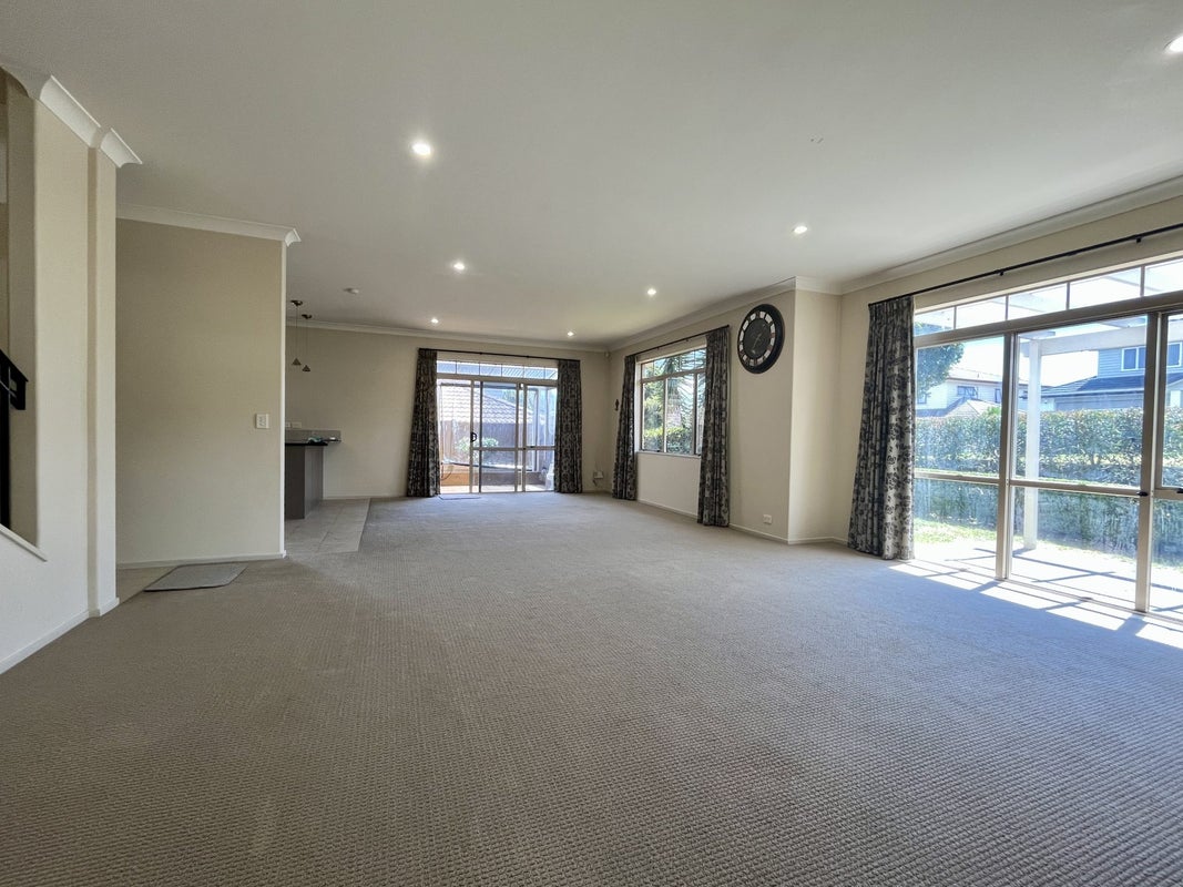 27 Amaretto Avenue, Flat Bush, Auckland - Carousel 2