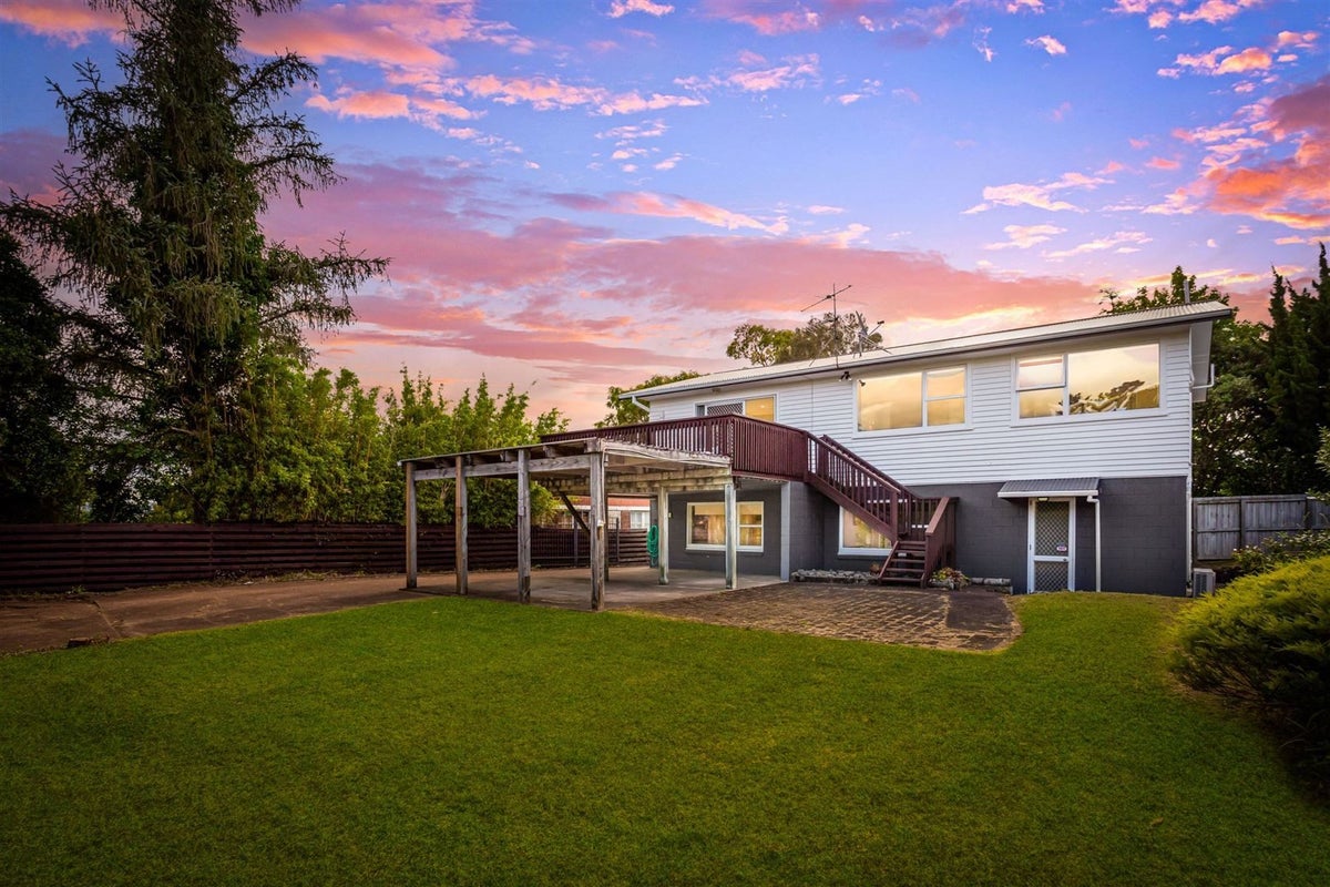 12 Crompton Road, Massey, Auckland - Carousel 1