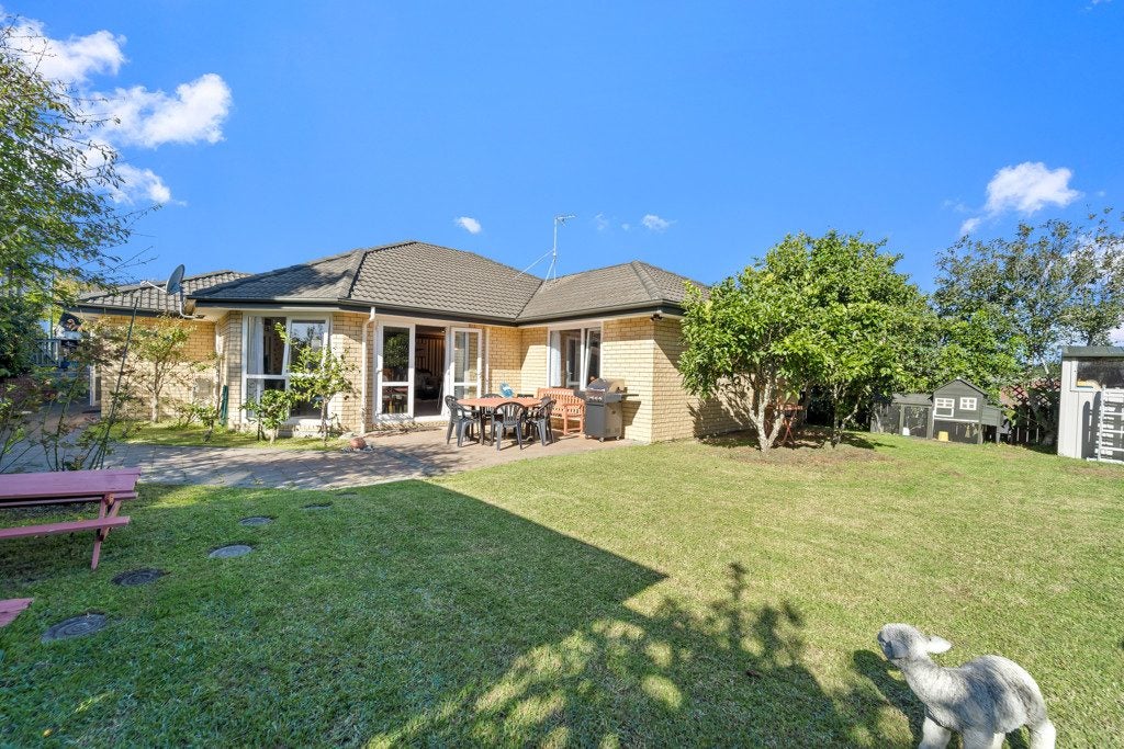 15 Hugh Green Drive, Pinehill, Auckland - Carousel 2