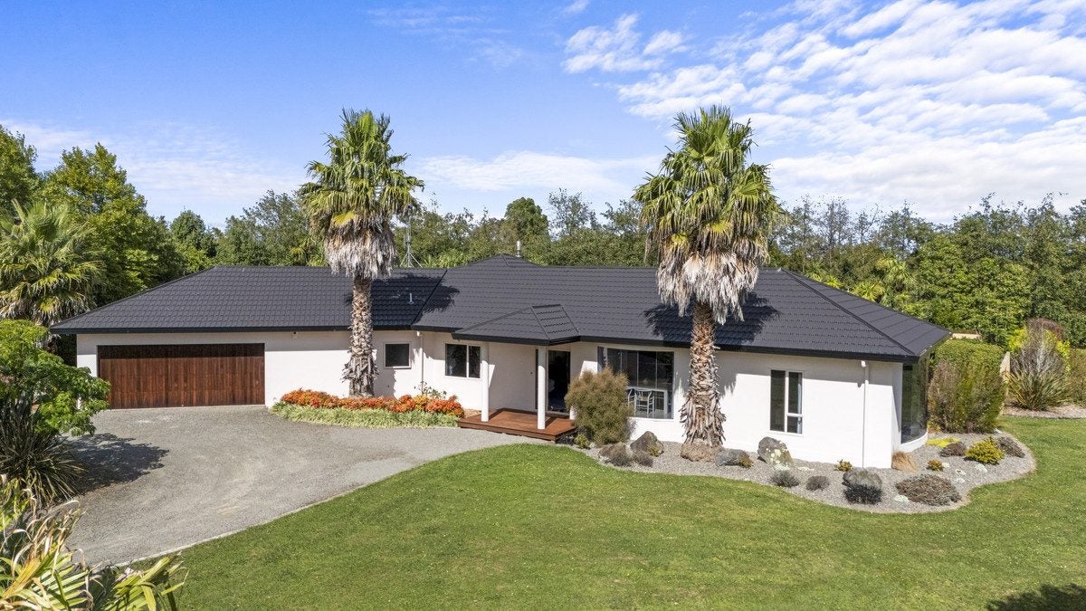 110 Polson Hill Drive, Palmerston North - Carousel 1