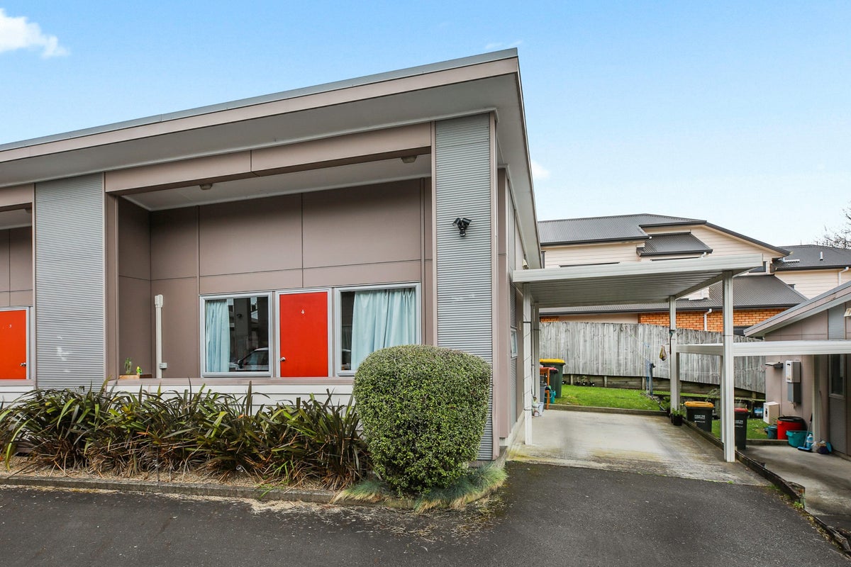 20D Lorne Street, Melville, Hamilton - Carousel 1
