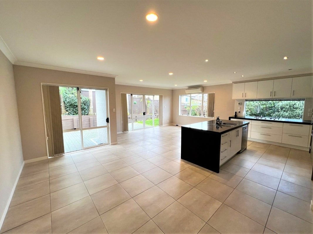 1 Solstone Place, Flat Bush, Auckland - Carousel 2