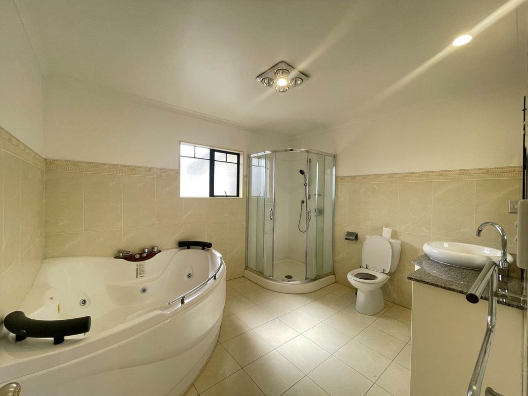 17 Raphoe Road, Flat Bush, Auckland - Carousel 14