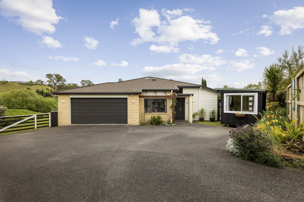 52 Rosella Drive, Welcome Bay, Tauranga - Carousel 1
