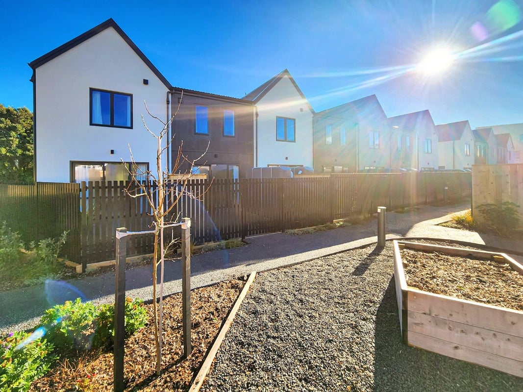 1/130 Cambridge Terrace, Fairfield, Lower Hutt - Carousel 15