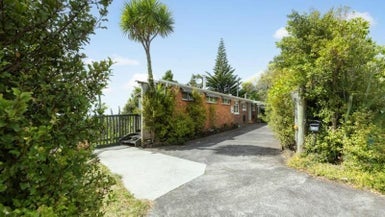 320 Forest Hill Road, Waiatarua, Auckland - Carousel 1