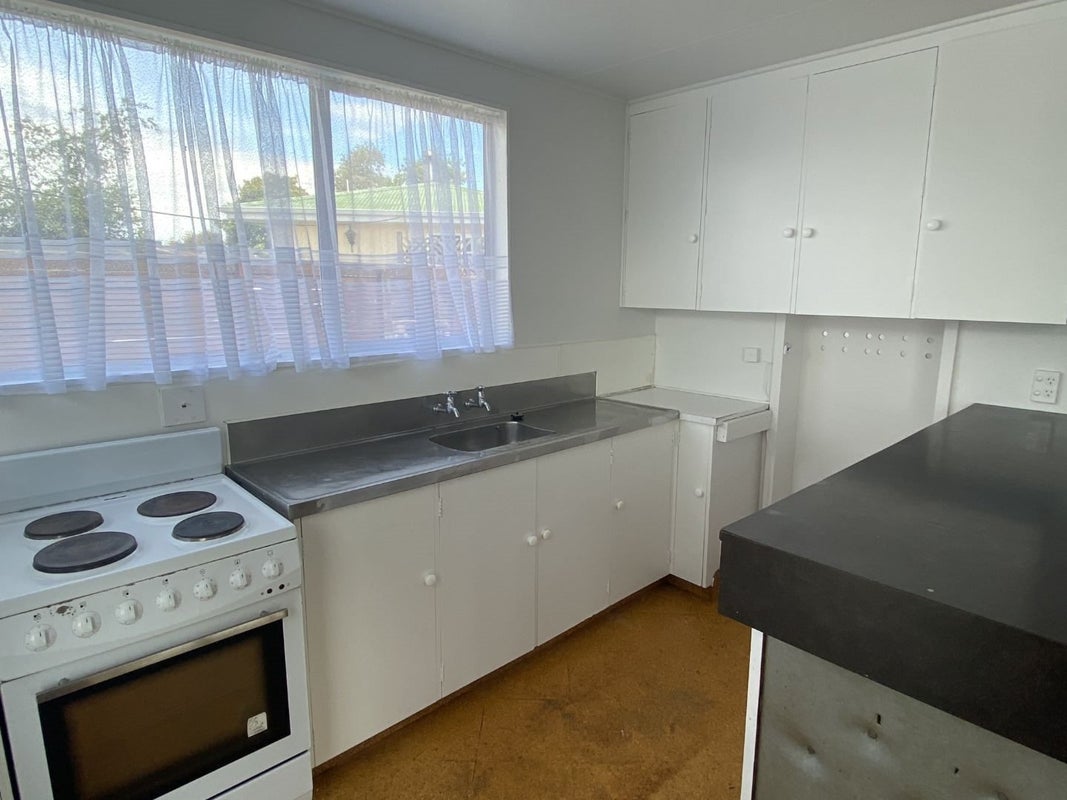 3 Tenby Terrace, Flaxmere, Hastings - Carousel 2